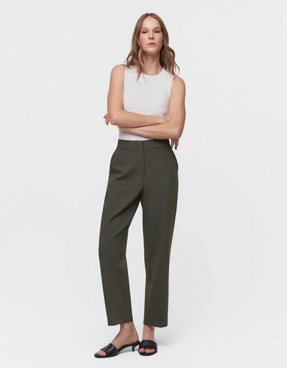 Pantalones ajustados de color verde musgo